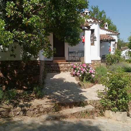Finca Valbono Apartamentos Rurales Y Hotel Aracena Bagian luar foto