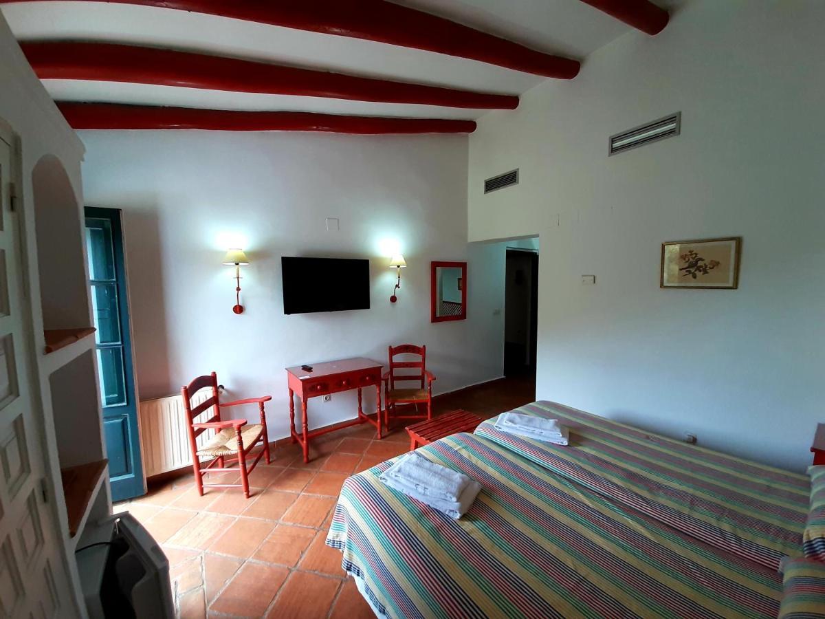 Finca Valbono Apartamentos Rurales Y Hotel Aracena Bagian luar foto