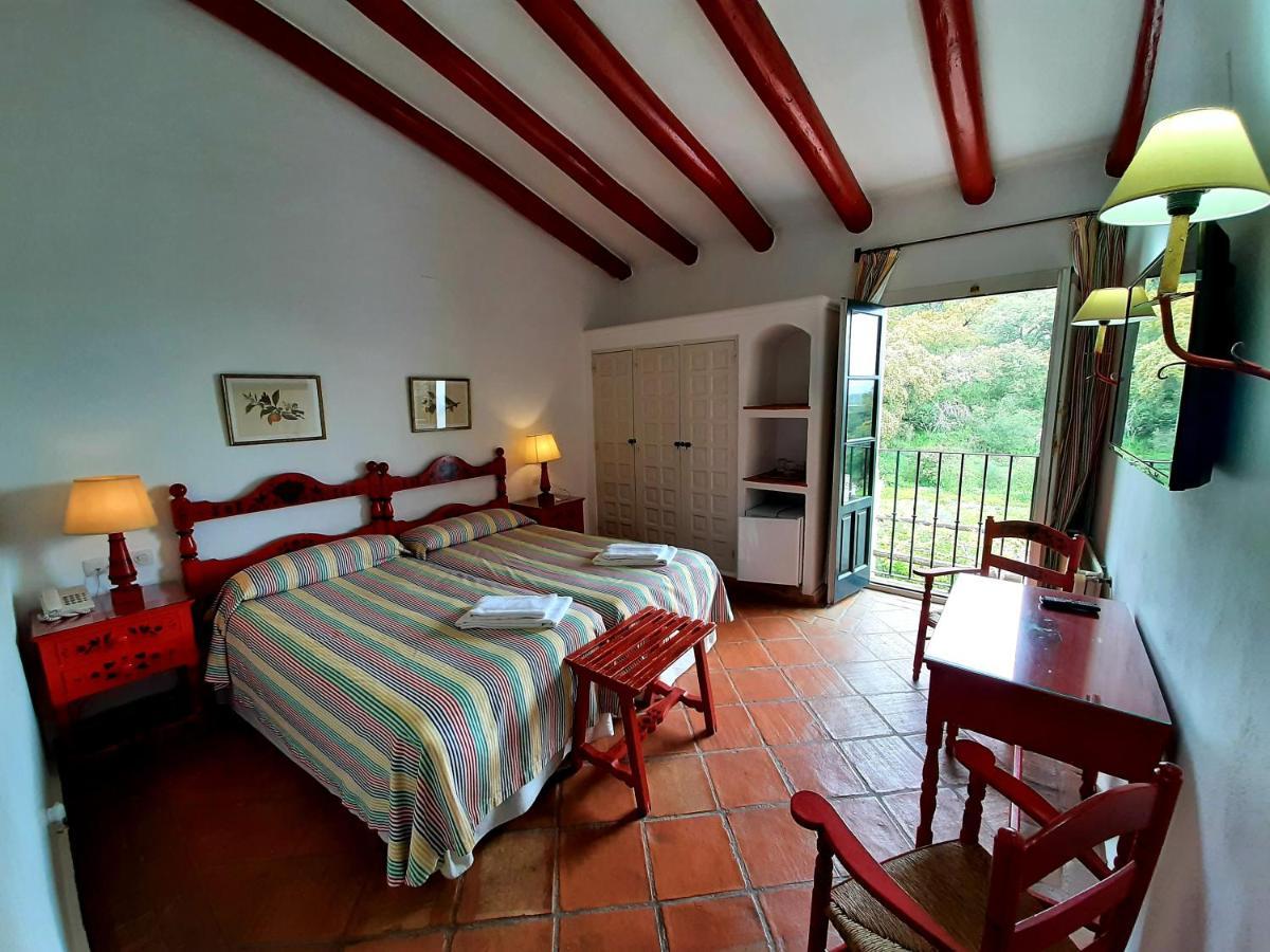 Finca Valbono Apartamentos Rurales Y Hotel Aracena Bagian luar foto