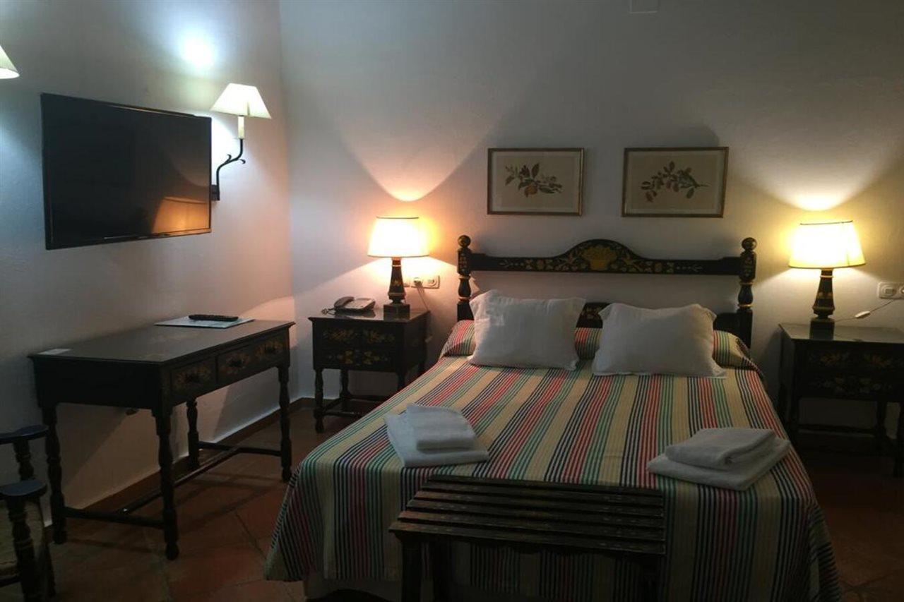 Finca Valbono Apartamentos Rurales Y Hotel Aracena Bagian luar foto