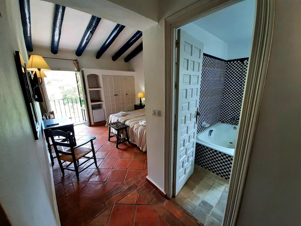 Finca Valbono Apartamentos Rurales Y Hotel Aracena Bagian luar foto