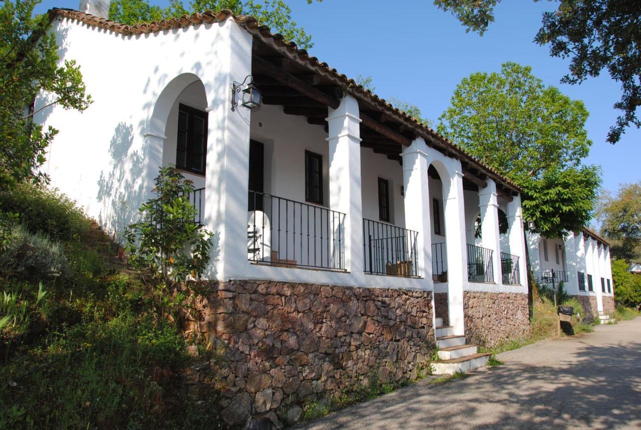 Finca Valbono Apartamentos Rurales Y Hotel Aracena Bagian luar foto