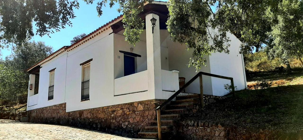 Finca Valbono Apartamentos Rurales Y Hotel Aracena Bagian luar foto