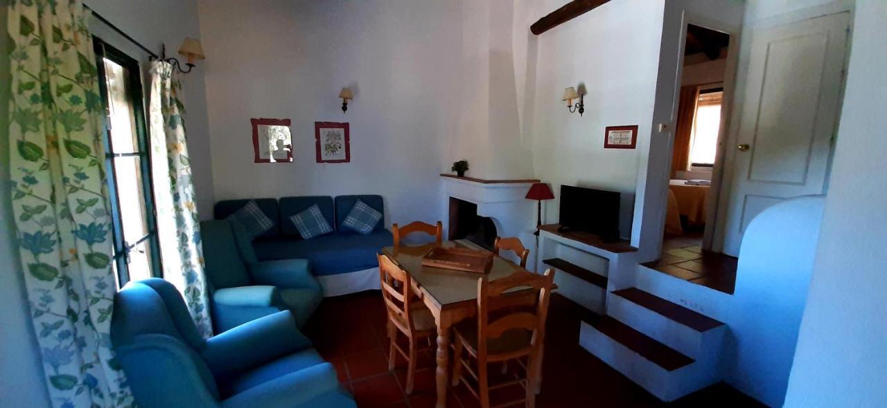 Finca Valbono Apartamentos Rurales Y Hotel Aracena Bagian luar foto