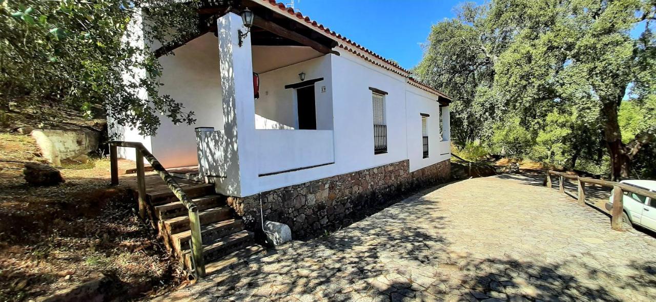 Finca Valbono Apartamentos Rurales Y Hotel Aracena Bagian luar foto