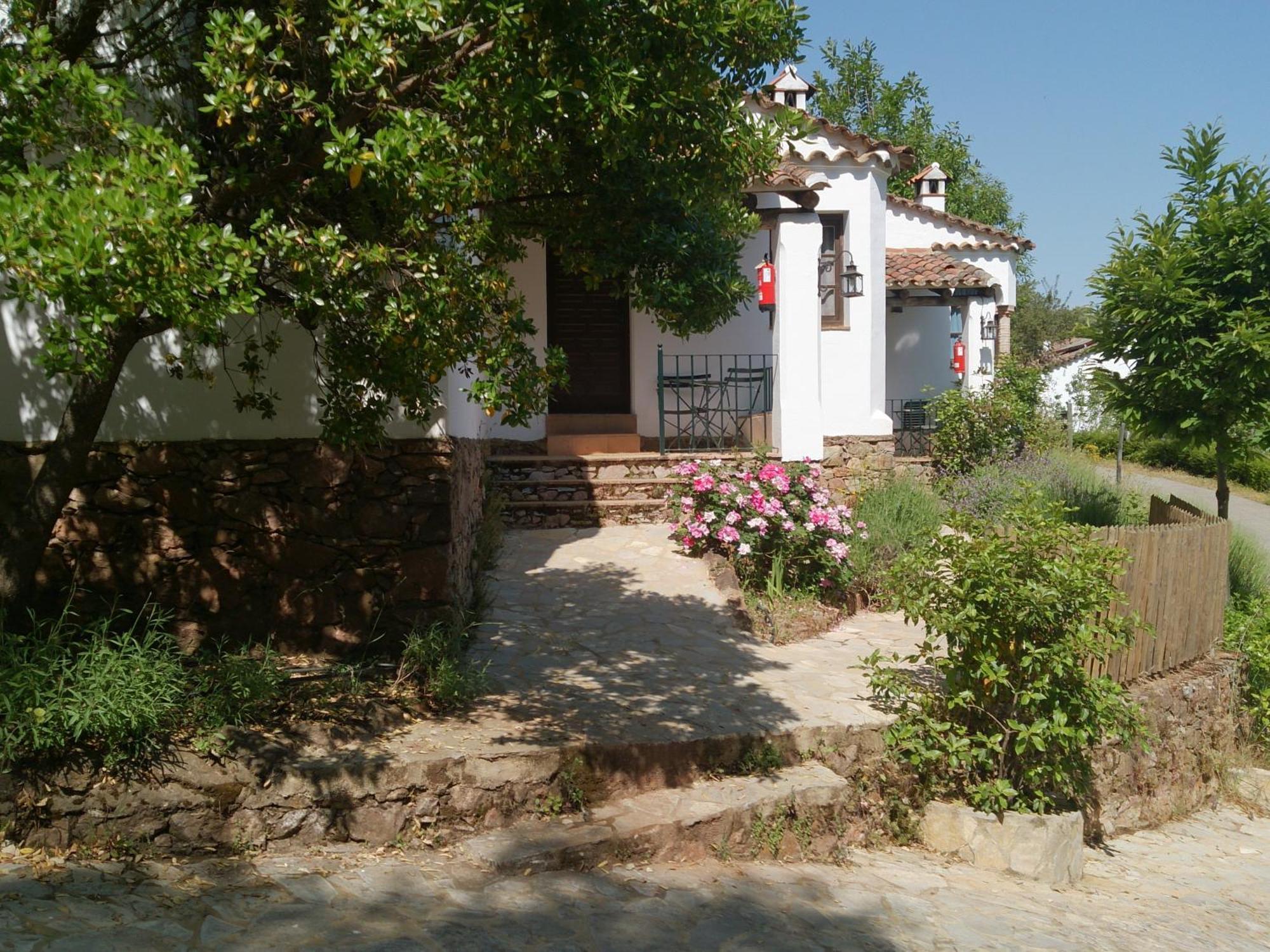 Finca Valbono Apartamentos Rurales Y Hotel Aracena Bagian luar foto