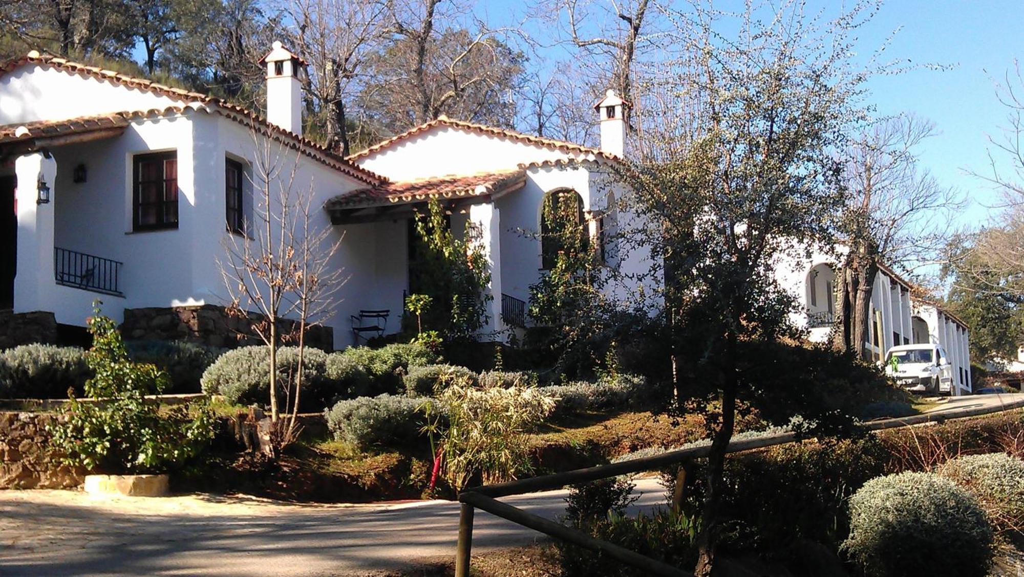 Finca Valbono Apartamentos Rurales Y Hotel Aracena Bagian luar foto