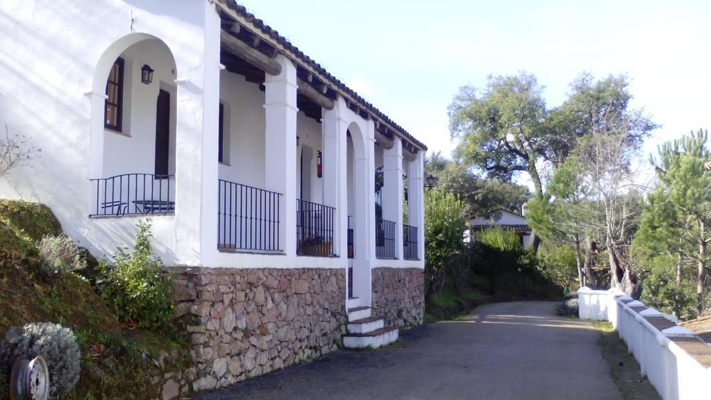 Finca Valbono Apartamentos Rurales Y Hotel Aracena Bagian luar foto