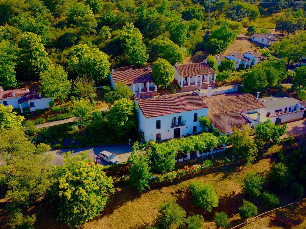 Finca Valbono Apartamentos Rurales Y Hotel Aracena Bagian luar foto
